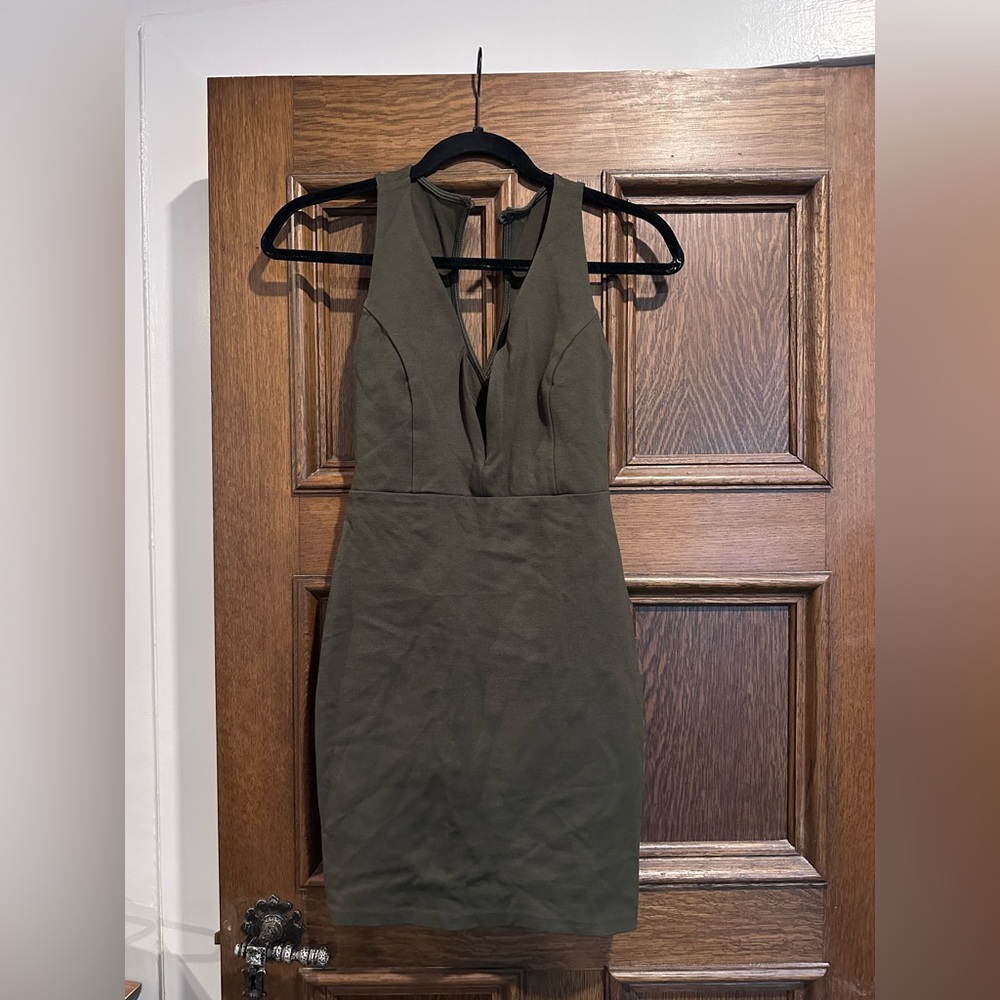 Solemio Olive Green Sleeveless V-Neck Bodycon Mini Dress with open back